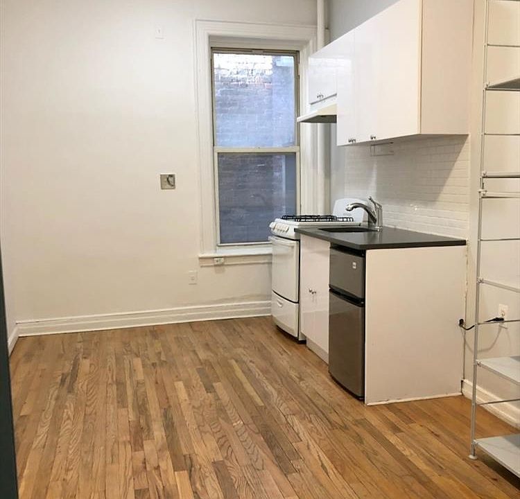 2nd image of 310 W 20th St APT B6