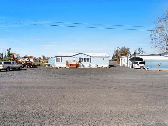 4th image of 365 NE Adams Rd
