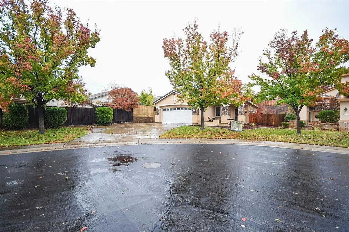 562 Caislean Ct photo 1