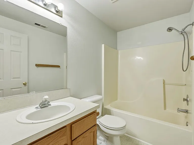 916 McCormick St NE — Photo 19