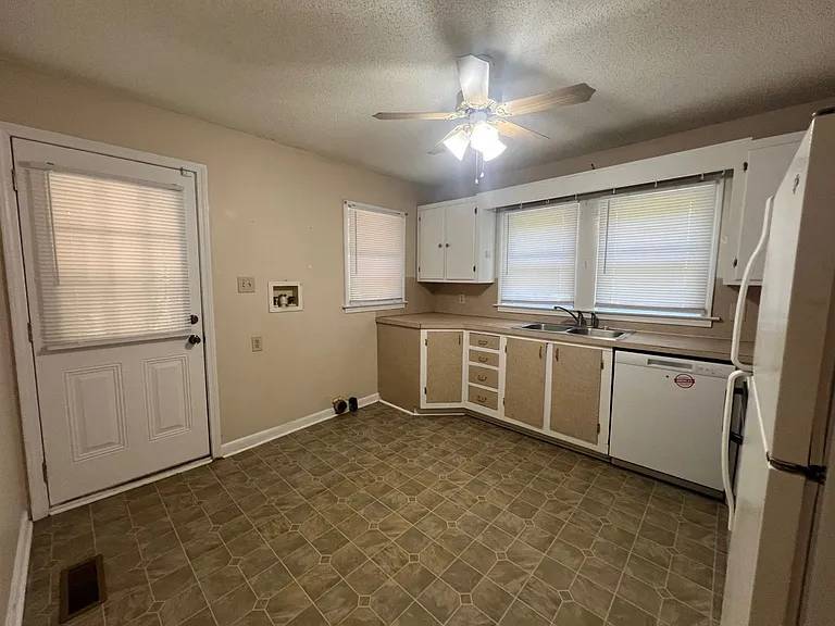 1387 Mount Ulla Hwy — Photo 3