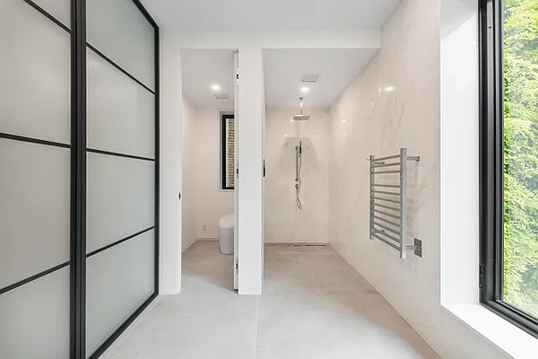 Sold by Vandenberg | media 18