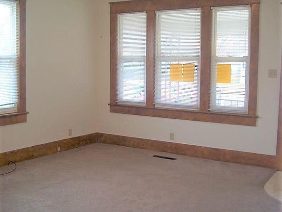 Living Room w/ Ceiling Fan