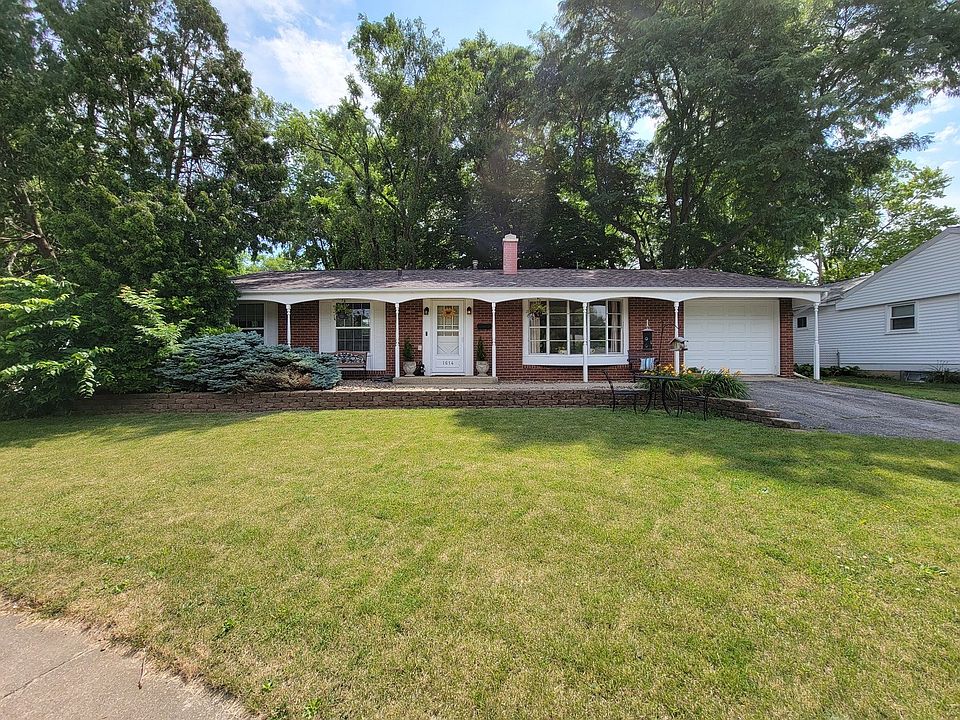 Welcome to 1614 Aurora Way, Normal, IL
