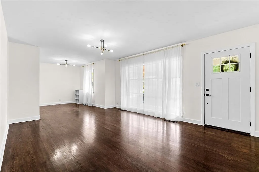 4 bed, 2103 sqft, $2,500 — Photo 4