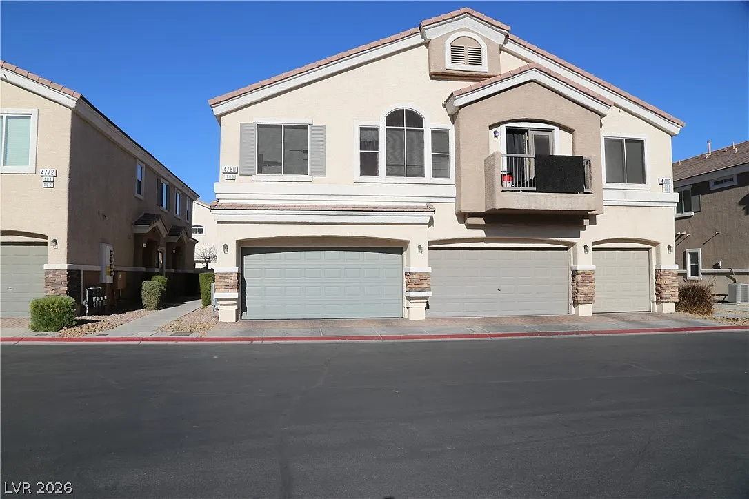3 bed, 2.5 bath, 1685 sqft, $1,695 — Photo 1