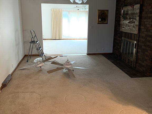 4th image of 2122 Crescent Dr