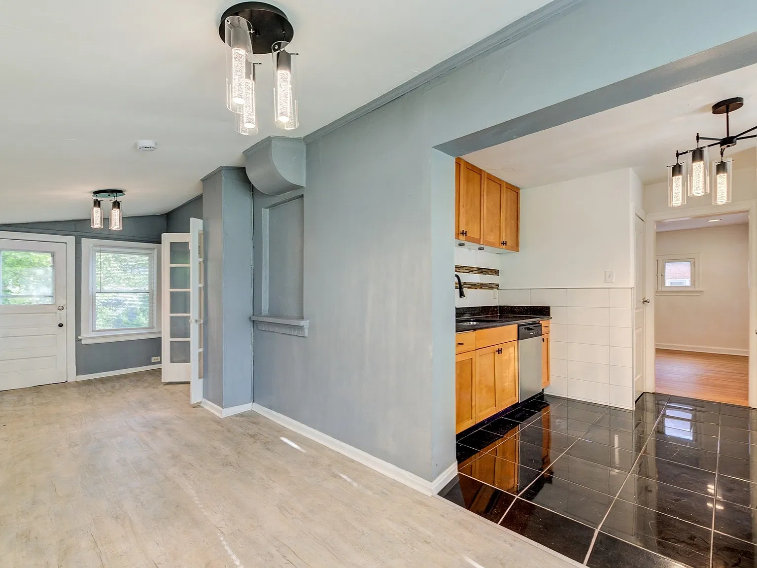 3 bed, 1169 sqft, $1,900 — Photo 4