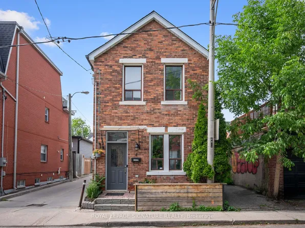 4 Whitaker Ave, Toronto, ON M6J 1A1