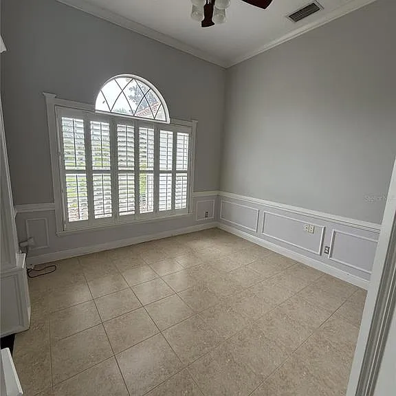 325 Leslie Ln — Photo 8