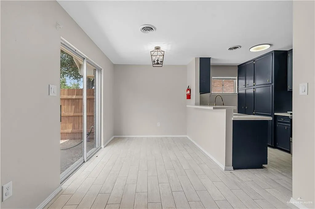 2 bed, 2.0 bath, 4620 sqft, $1,200 — Photo 4