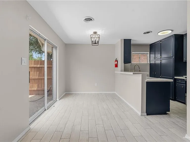1111 Wisteria Ave — Photo 4