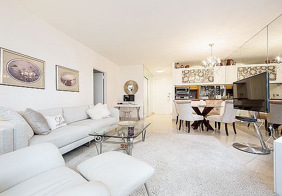 5th image of 188 E 64th St APT 1404