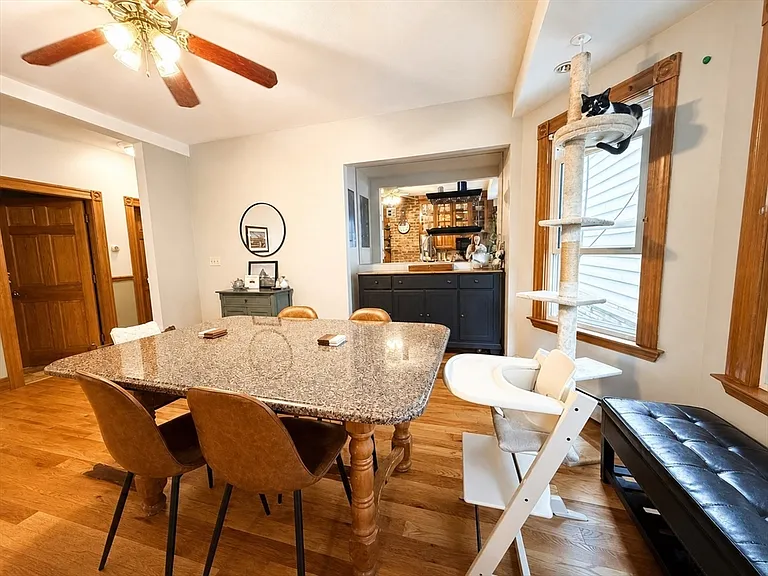 727 E 3rd St #1 — Photo 18