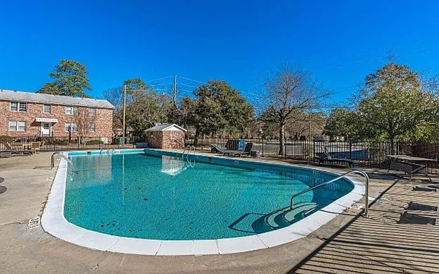 2 bed, 1000 sqft, $1,395 — Photo 2