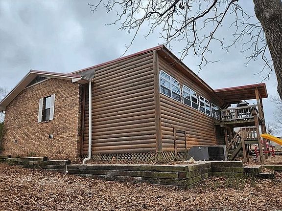 5th image of 215 Laurel St