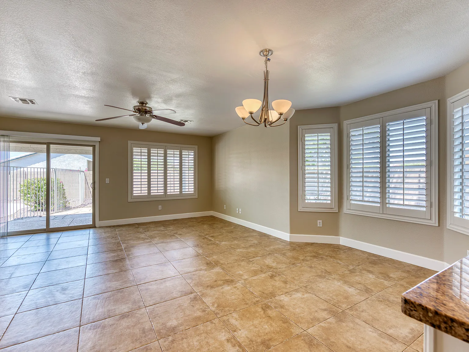 5 bed, 2.5 bath, 2030 sqft, $2,799 — Photo 3