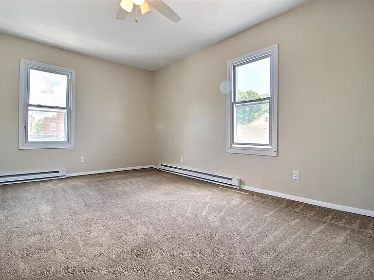 33 Railroad Ave #2 — Photo 4