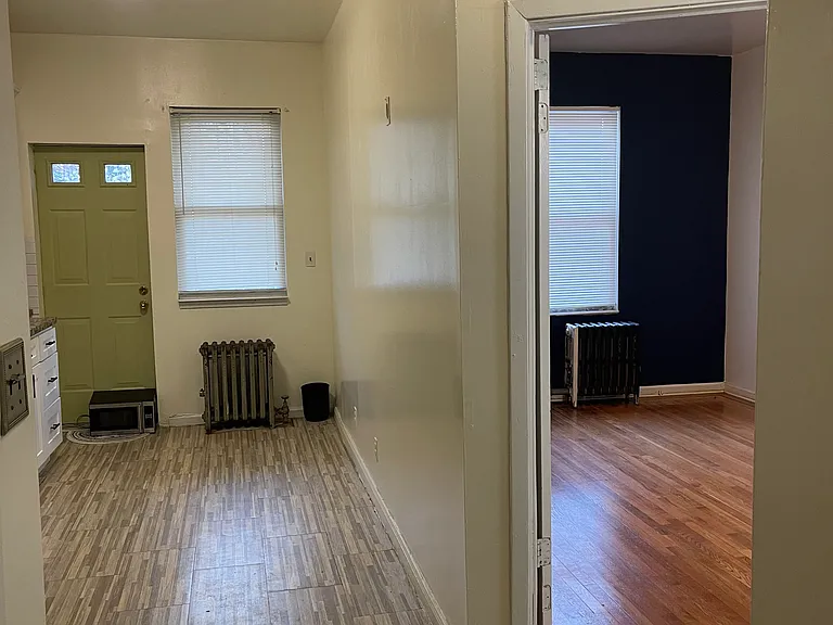 1972 Powell Ave #1 — Photo 2