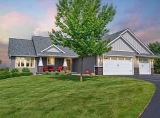 858 Dorwin Rd, Hudson, WI 54016