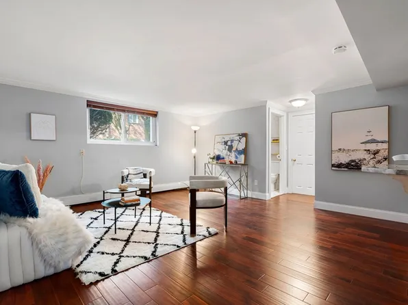 54 Bryon Rd APT 1, Chestnut Hill, MA 02467