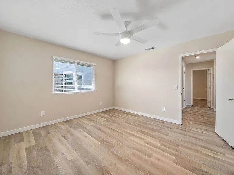 5220 Traffic Way — Photo 9