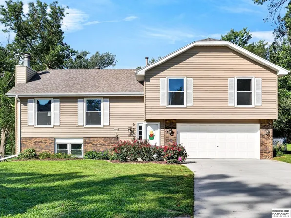 2542 S 152nd Avenue Cir, Omaha, NE 68144