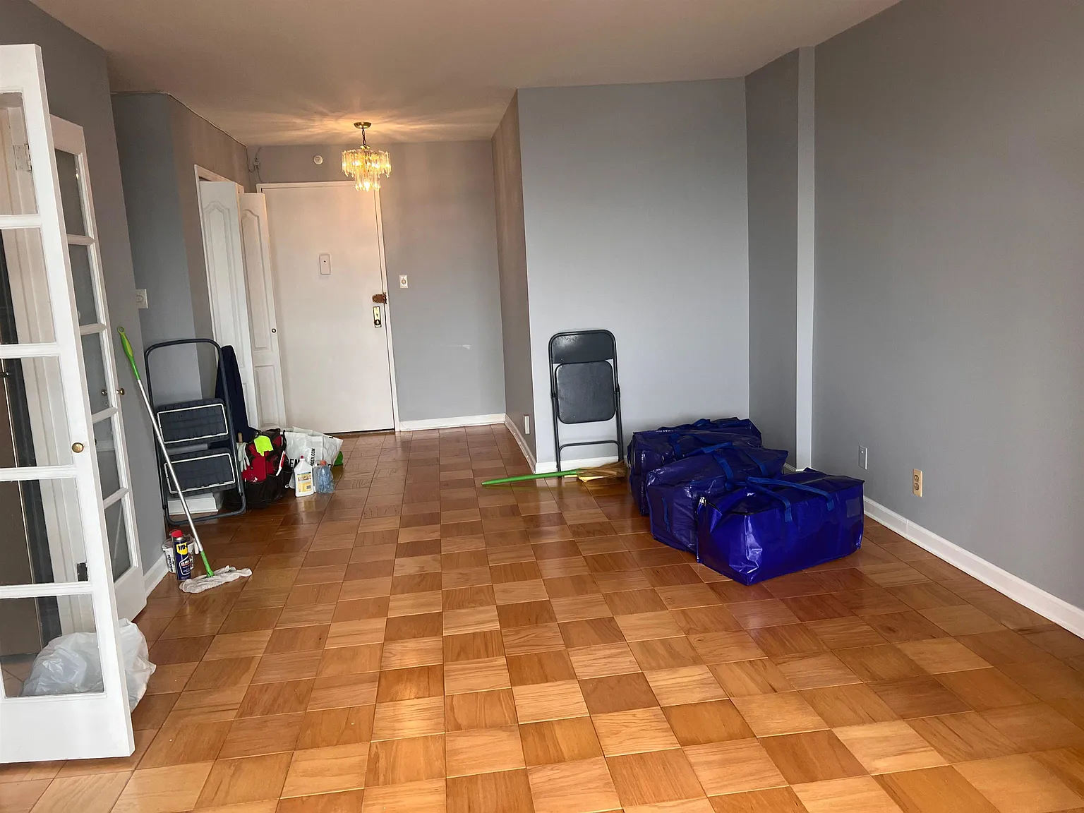 225 Saint Pauls Ave — Photo 2