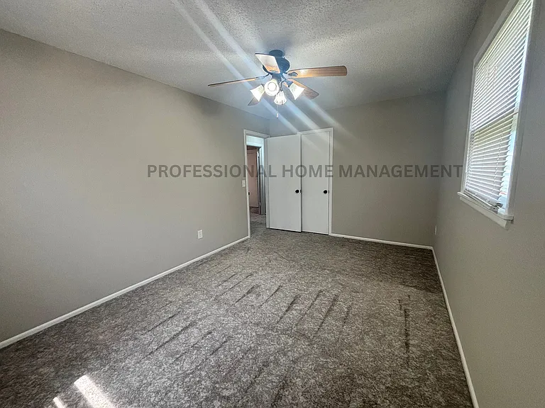 430 N Reno Ave — Photo 8
