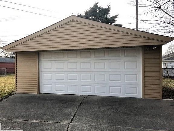 3rd image of 24263 Beierman Ave