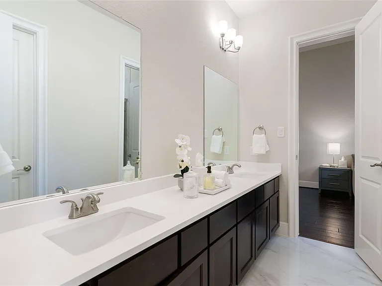 7 Valley Cottage Pl — Photo 38