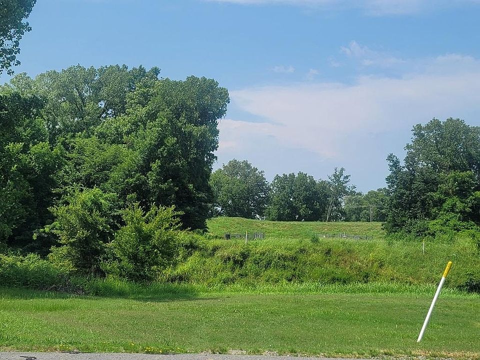 2nd image of E Roosevelt Rd