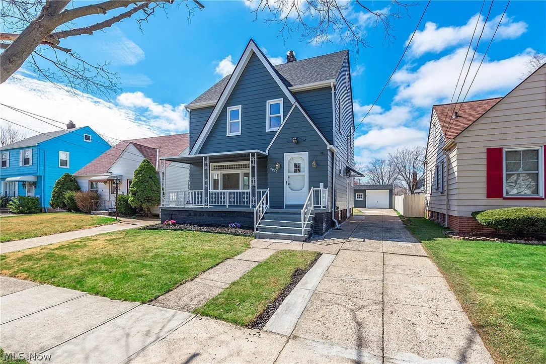 3970 Victory Blvd photo 1
