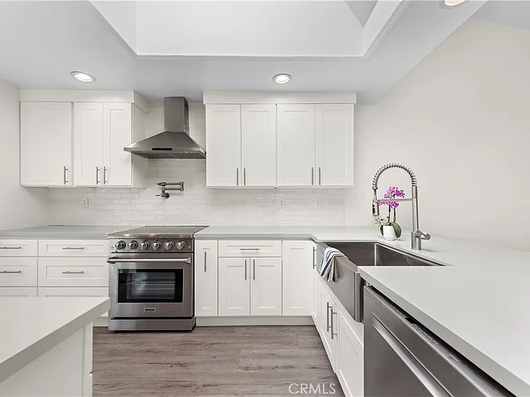 408 Villa Point Dr — Photo 9