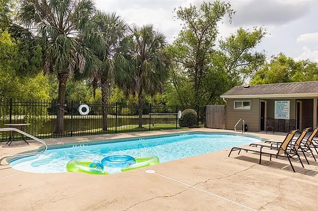 7300 Burbank Dr — Photo 25