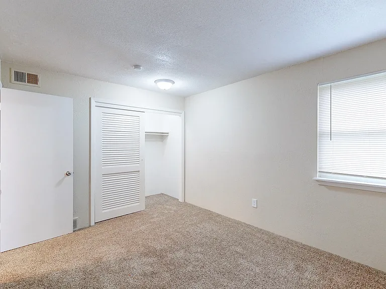 Skyline Apartments — Photo 17