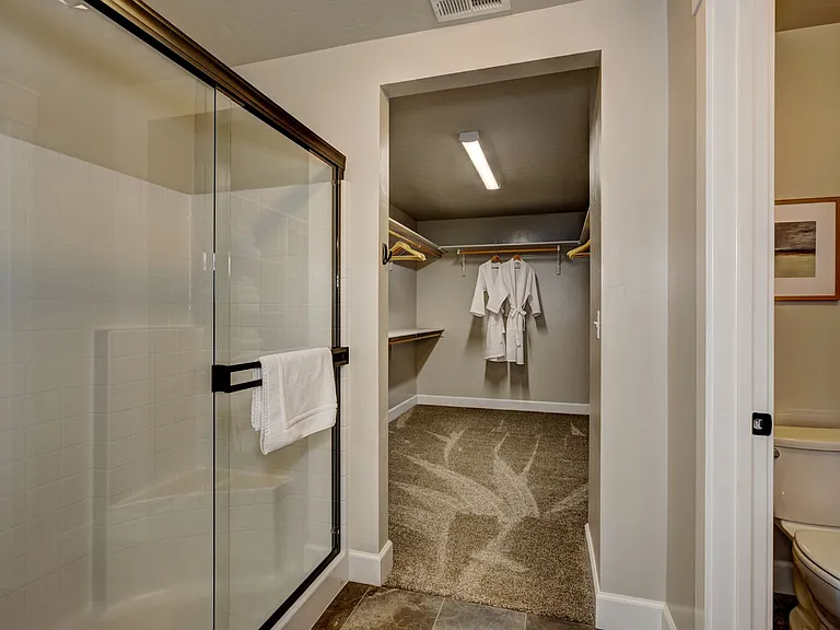 2580 E Blackstone Dr — Photo 31