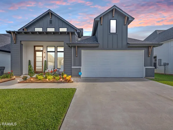 127 Lakes Edge Dr, Broussard, LA 70518