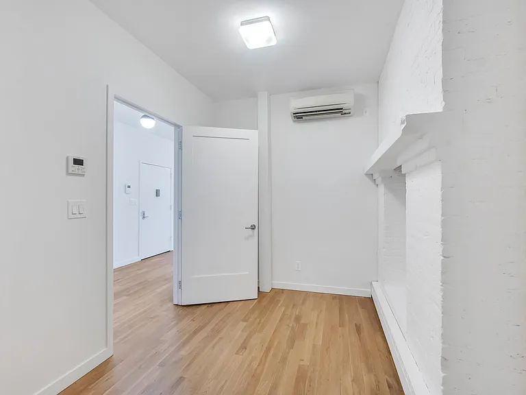 717 Manhattan Ave #3A — Photo 14