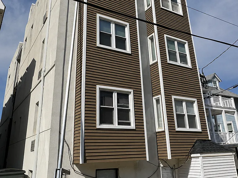 19 S Weymouth Ave — Photo 1