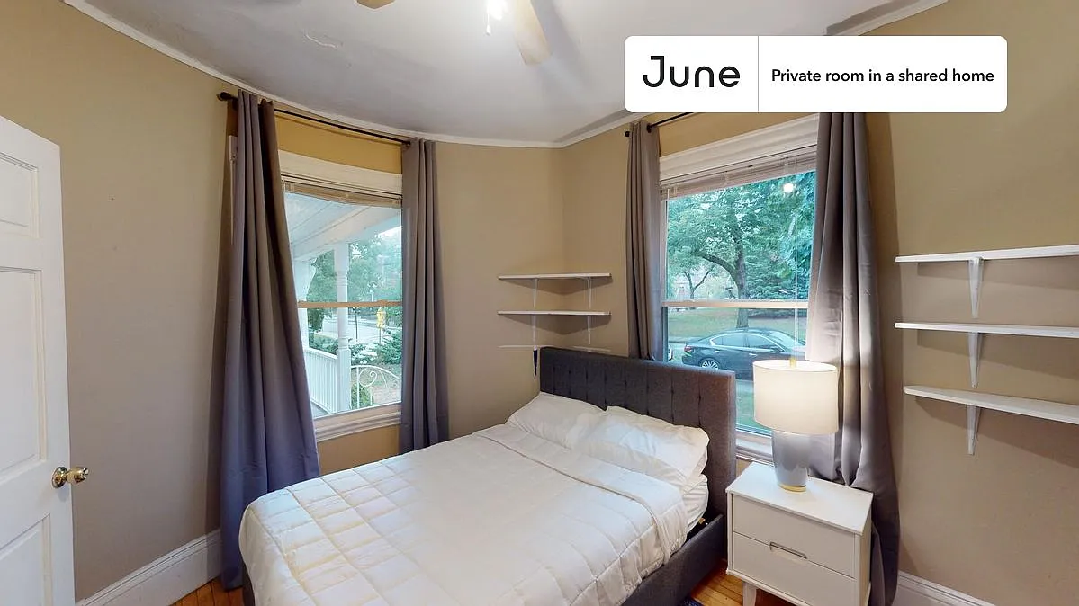 Full bedroom in 6 bed/2 bath home in Brighton #1301 A — Photo 1