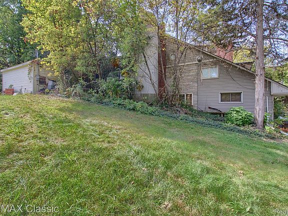 3rd image of 19150 Beck Rd