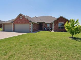 4672 Hollycrest Ln, Edmond, OK 73025