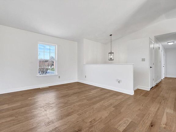 5th image of 143 Clubhouse Dr