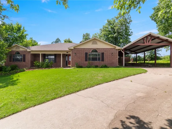 5530 Blake Ln, Springdale, AR 72762