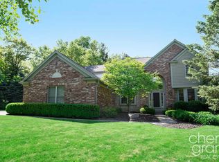 7033 Maplecrest Dr SE, Grand Rapids, MI 49546