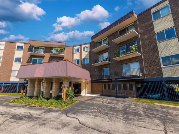 9820 S Pulaski Rd APT 213, Oak Lawn, IL 60453