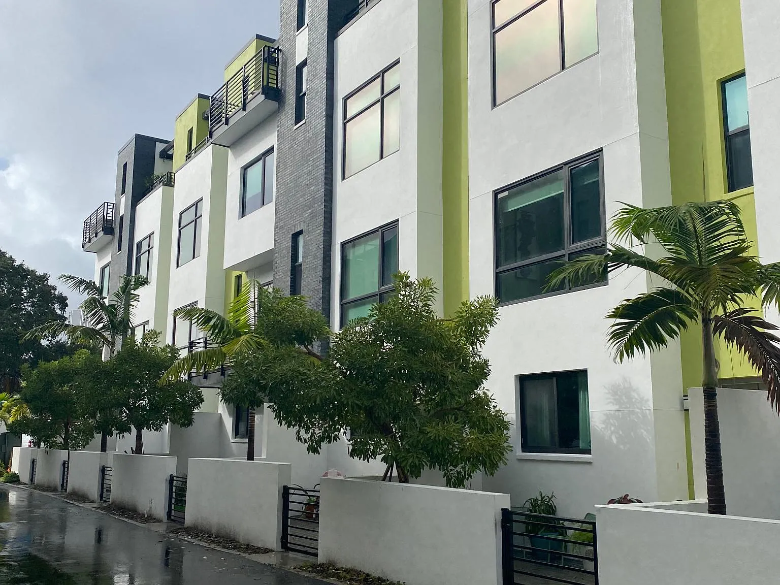 2 bed, 2.5 bath, 1590 sqft, $3,900 — Photo 2