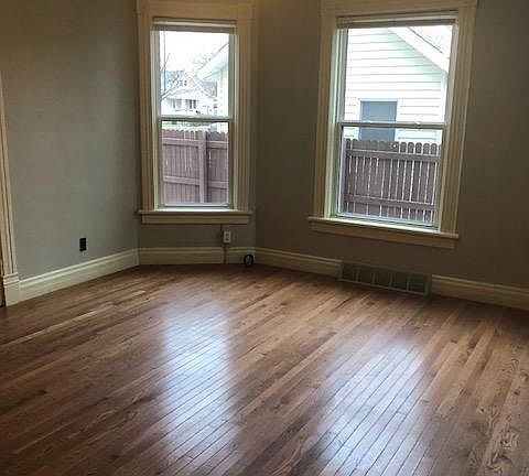 5th image of 607 E Broadway St #1