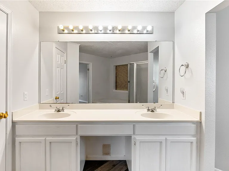 2210 Dorsey St — Photo 14